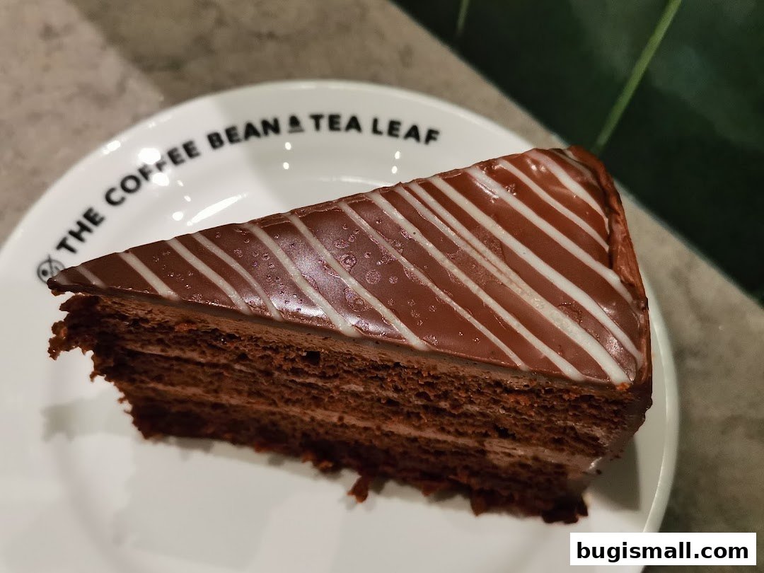 Indulge in Decadent Chocolate Cake!