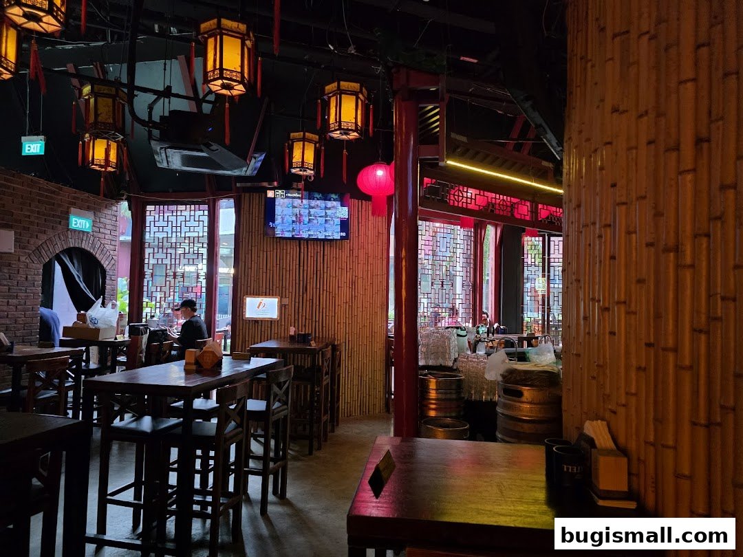 The Inn Livehouse: Vibrant Asian-inspired bar experience.