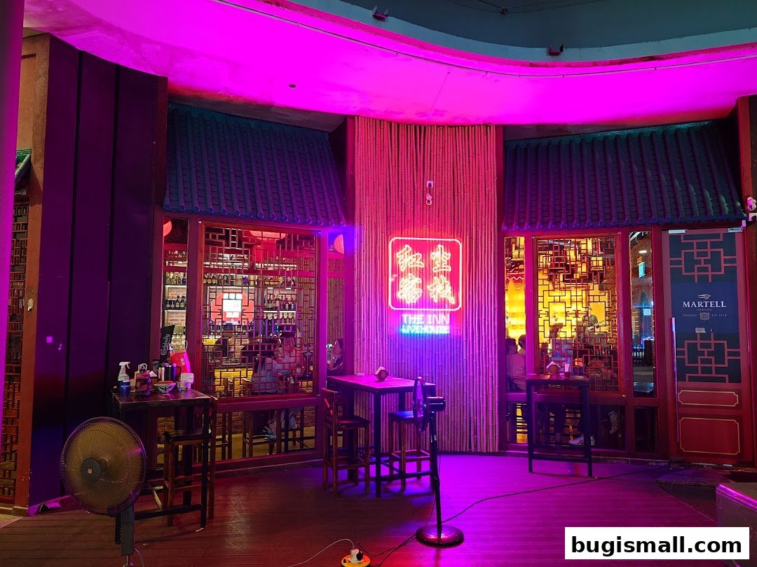 Experience The Inn Livehouse Bugis: Vibrant Nights & Asian Ambiance