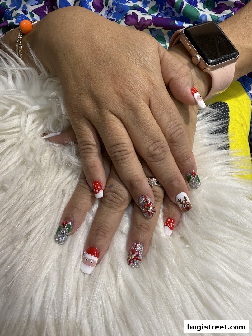 Festive Christmas Nail Art by The Nail Journal