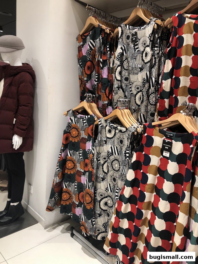UNIQLO: Vibrant Dresses & Stylish Outerwear